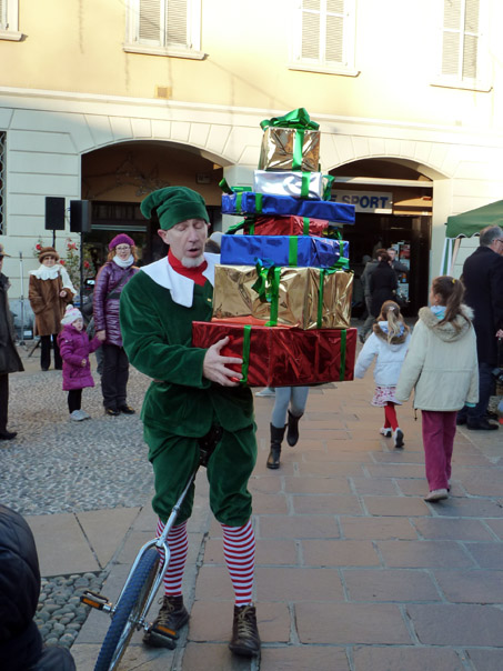Olaf l'elfo l'aiutante di Babbo Natale