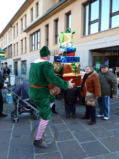 Olaf l'elfo l'aiutante di Babbo Natale